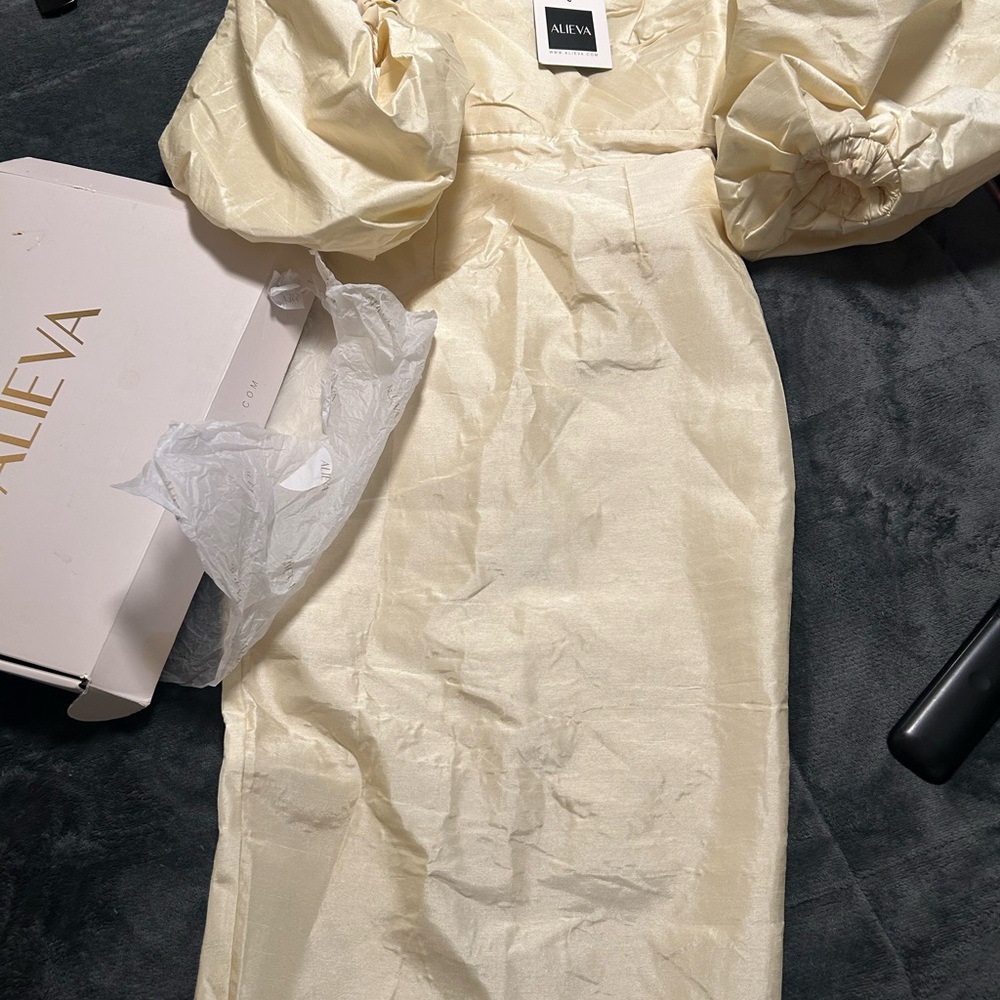 ALIEVA ivory dress.